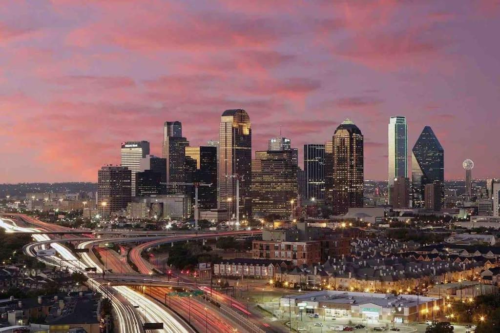 Apartment New Montrose Gem! To Museum District & Downtown Houston